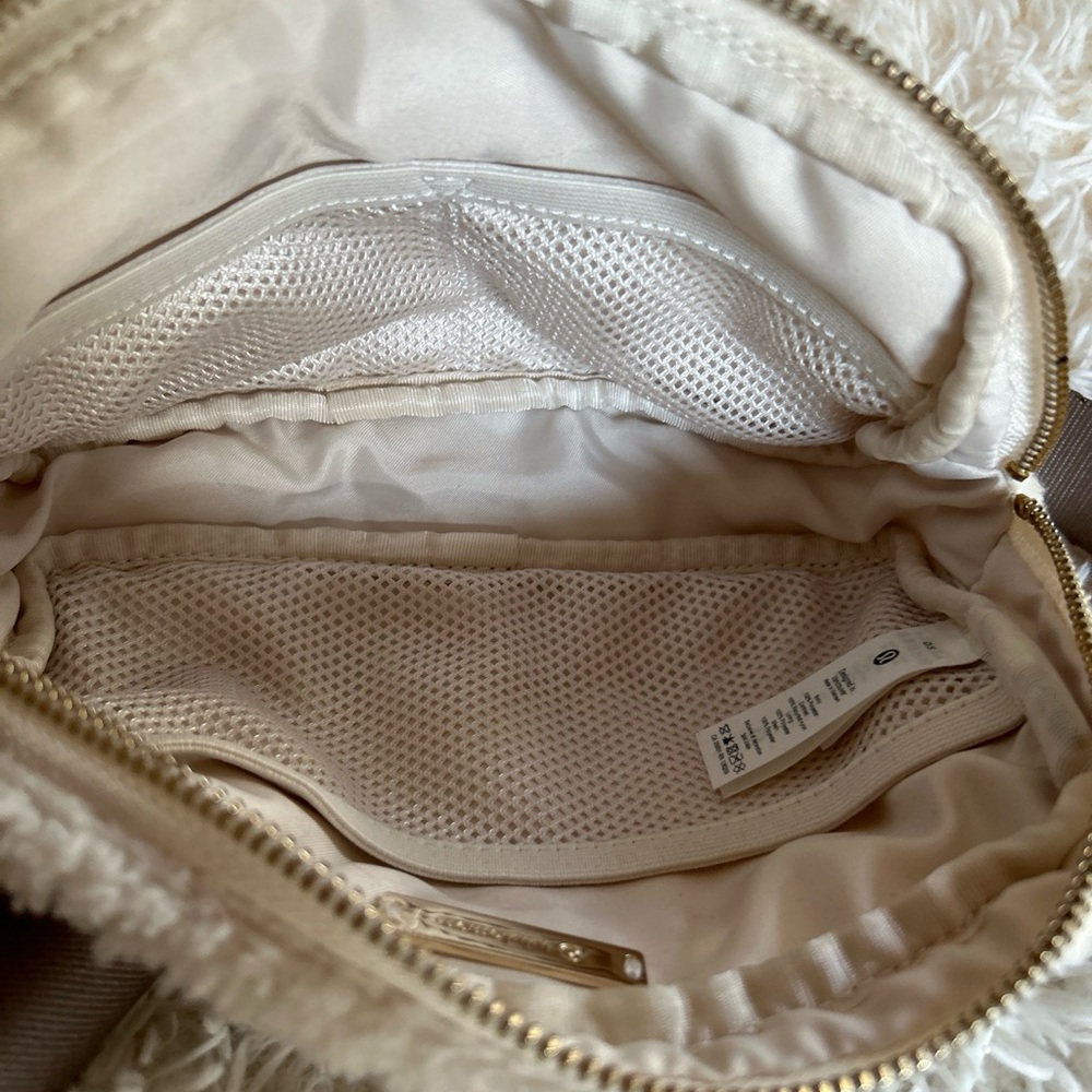 Lululemon Everywhere fleece Bag Belt Golden Ivory 8.5”x6” 2” Inches - Picture 6 of 9